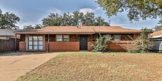 Centrally Located 3 bedroom 2 bathroom house! Gallery 3