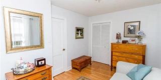3 BR / 2 BA Sunny renovated Cape Cod within walking distance to Bryan Park Gallery 18