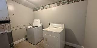 2 Bed House w/ Ramp Access and Fenced in Back Yard + Walk In Shower Gallery 14