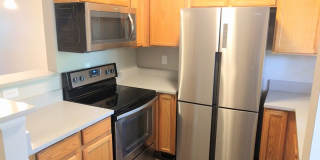 2 bedroom 1.5 bath w/ Garage Gallery 1