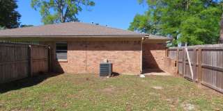 South Tyler! 3 Bedroom, 2 Bath Duplex w/Garage Gallery 28