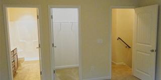 3 Bedroom, 2.5 Bathroom Townhome with Office! Gallery 11