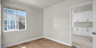 712 W Longden Gallery 17