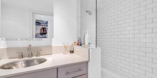11 Island Ave Gallery 22