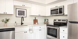 1100 Washington Gallery 6