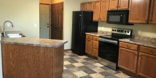 Beautiful West Side 3 Bed/2.5 Bath Townhome! Gallery 10