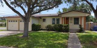 Beautiful 2 Bed / 1 Bath Home – Prime Location Gallery 1