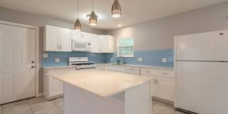Beautiful 3 bedroom, 2 bathroom home in North Lamar!!! Gallery 6