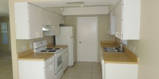 Centrally located 2/2 Gallery 10