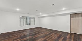 910 Bergen St Gallery 11