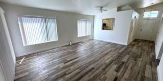 Beautiful Remodeled 3 bed, 2 bath home in convenient El Mirage neighborhood! Gallery 10