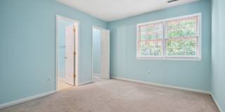 Woodcroft End of Unit Townhouse with Large Bedrooms Gallery 18