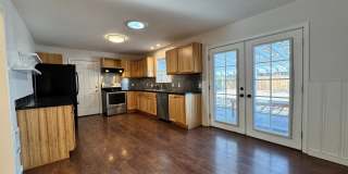 FOR RENT: UNFURNISHED: - Super Sweet Cottage style home in Midtown Bend. Gallery 10