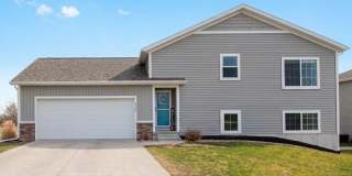 5-Bedroom Townhome in Hudsonville | Cul-de-Sac, 2-Car Garage, Lawn & Snow Included Gallery 1
