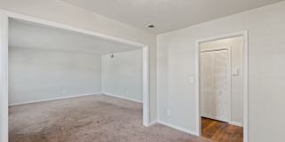 Wilshire Apartments Gallery 5