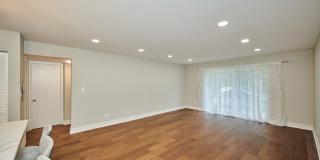7074 N RIDGE Boulevard Gallery 13