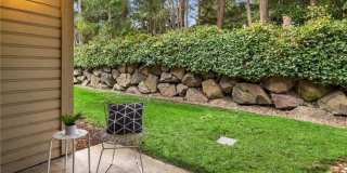 Beautiful 2 bed with private patio and outdoor space Gallery 16