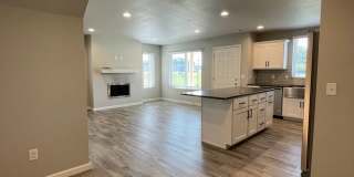 Exquisite 3-Bedroom Home with Modern Elegance and Scenic Views! Gallery 10