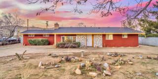 Stylish 3-Bedroom Home with Fenced Yard, Spa & Modern Upgrades – Prime Yucca Valley Location Gallery 1