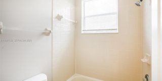 2281 NE 42nd Cir Gallery 16