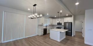 Jaw dropping Desert Color home! Gallery 8