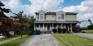 3 Bedroom, 2.5 Bath Duplex Gallery 1