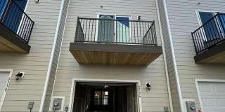 Room in 2 Bedroom Home at Cleburne Ave Gallery 7