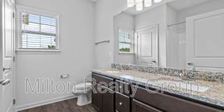 250 Grove Circle Gallery 9