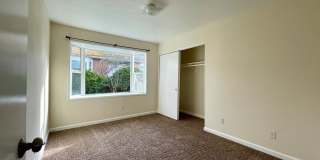 Gresham Duplex with Private Yard and a Single Car Garage! Gresham Station! Gallery 4