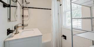 Comfort & Convenience on Olmstead Street Gallery 15