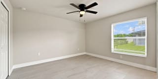 736-738 Gilbert Avenue S Gallery 41