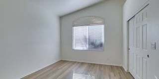 SUMMERLIN BEAUTY*UPGRADED*COMMUNITY POOL*3 BEDROOMS*STAINLESS STEEL APPLIANCES* Gallery 27