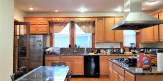 Huge 5 bed 3 bath unit located in Coolidge Corner by BU! Gallery 1