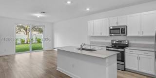 223 SE Woodbark St Gallery 6