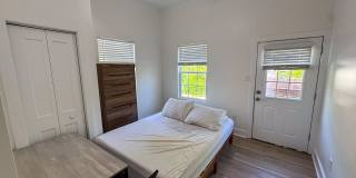 4 Bed / 2 Bath University Area Apartment Gallery 9
