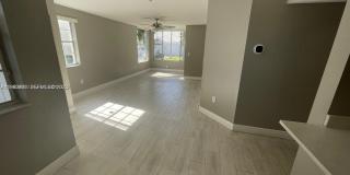2811 N Oakland Forest Dr Gallery 2