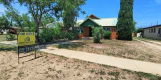 CUTE 2 bedroom, 1 bath home AVAILABLE NOW! Gallery 1