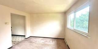 Well-Maintained 2 Bed, 1 Bath Townhome in West Mifflin - Central AC & Heat, Integral Garage - Available Immediately! Gallery 3