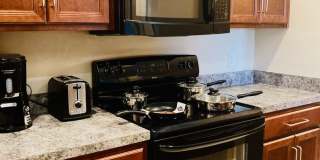 Top floor, fully furnished, with balcony-  Perfect for Professionals- Near shops & restaurants Gallery 5