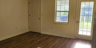 1001 Courtyard W Gallery 8