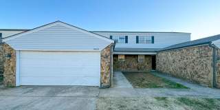 Prime Edmond Location | 3-Bed Duplex Near Boulevard & Broadway Gallery 24