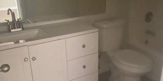 Newly Remodeled 2 bed 2 bath Town-homes in Central Phoenix!! Gated and Pool *** Move-in Special! 50% OFF First and Second months rent! Low Deposit only $995.00. Gallery 10