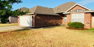 Freshly remodeled, 4 bed, 2 bath house in Mustang Gallery 1