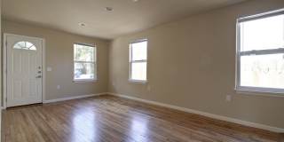 UT PRE LEASE: 2009 Remodeled 6 Bed / 3 Bath, Wood & Stained Concrete Floors, Custom High End Kitchen and Bathrooms, Just North of UT Gallery 11