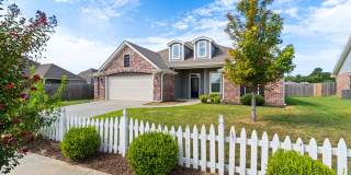 Luxurious Comfort: Fully Furnished 3 Bed, 2 Bath Brick Home in Fort Smith Luxurious Comfort: Fully Furnished 3 Bed, 2 Bath Brick Home in Fort Smith Gallery 1