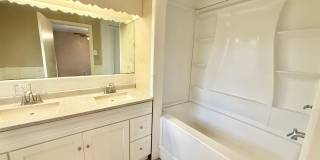 3-bed/2-bath with two living spaces! Gallery 22