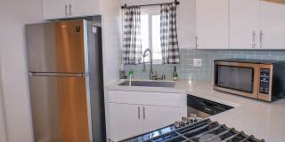 RARE Offering 2BD/2BA Furnished Condo of secured building in highly sought after Boutique Bella Capri building. Gallery 14