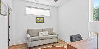 2424 Memorial Drive SE Gallery 22