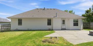 Nixa 3 bed 2 bath 2 car garage home! Gallery 4