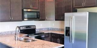 3-bedroom Townhome Available for July! Gallery 1